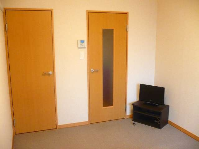 レオパレスアンドゥドゥの寝室|落ち着いた色調の寝室です