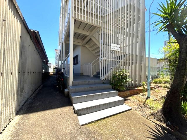シャトードイワネ1号館のエントランス