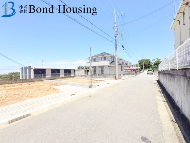 BELS取得物件　魚住町金ケ崎2期　新築2区画　2号棟の前面道路含む現地写真