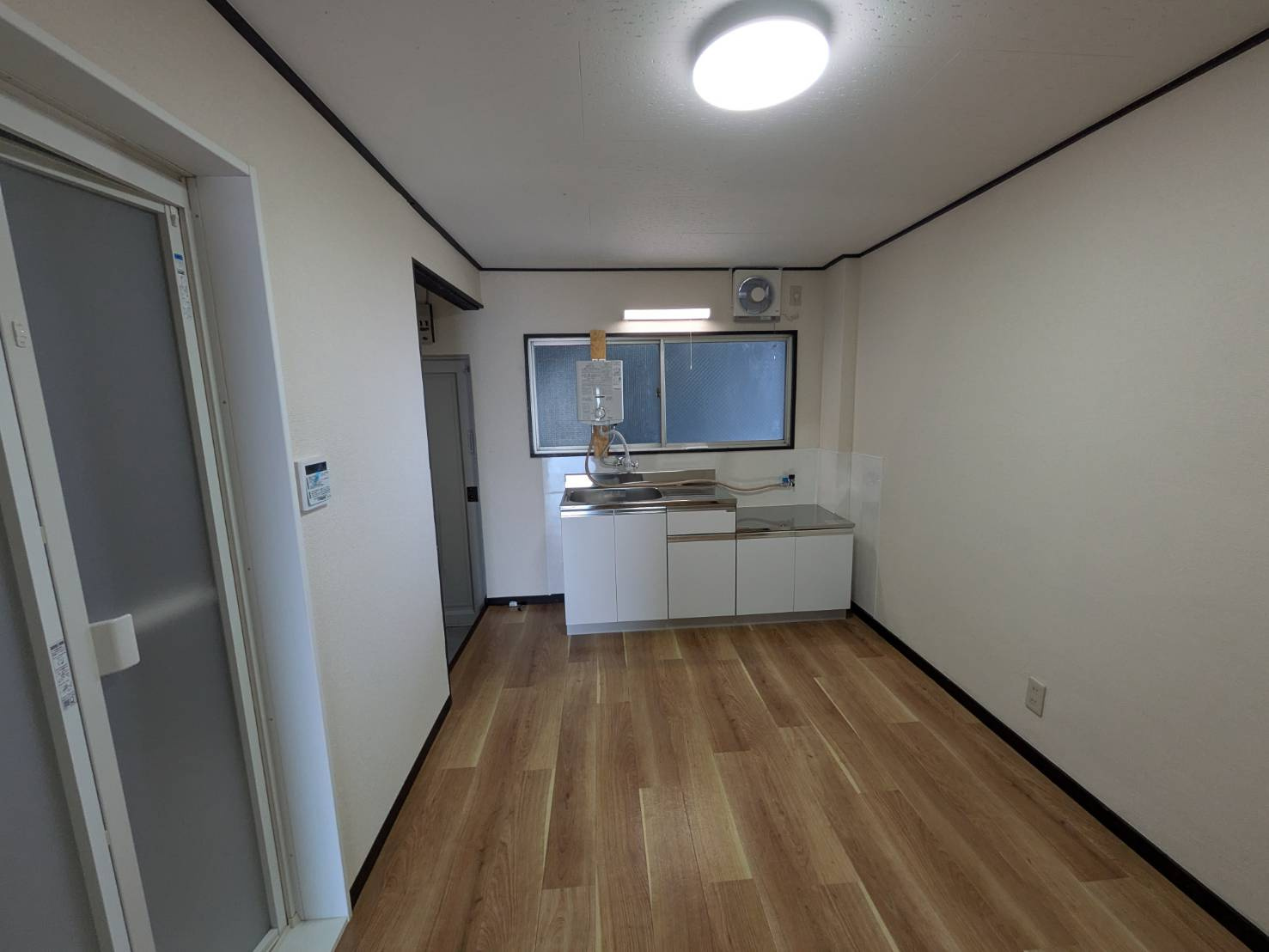大辰マンションのキッチン|コンパクトなキッチンで掃除もラクラク