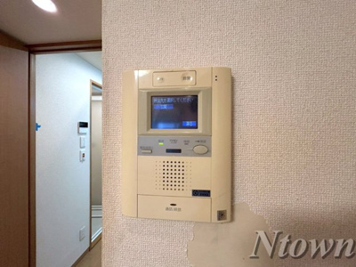 【セキュリティ】 | アンジュール栄 | モニター付きインターフォンです
