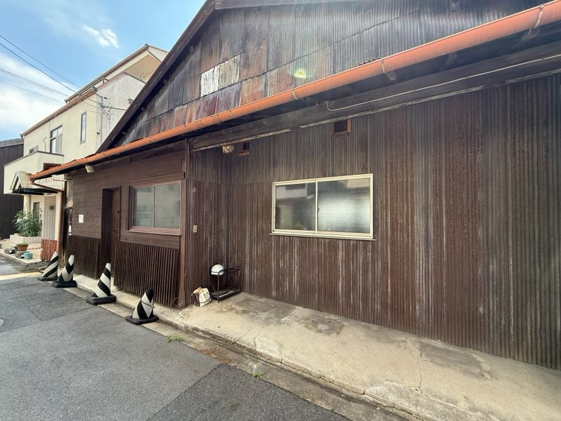 天理市三島町　売土地の外観|昔ながらの趣を残した建物だからこそ、リノベーションの可能性は無限大。