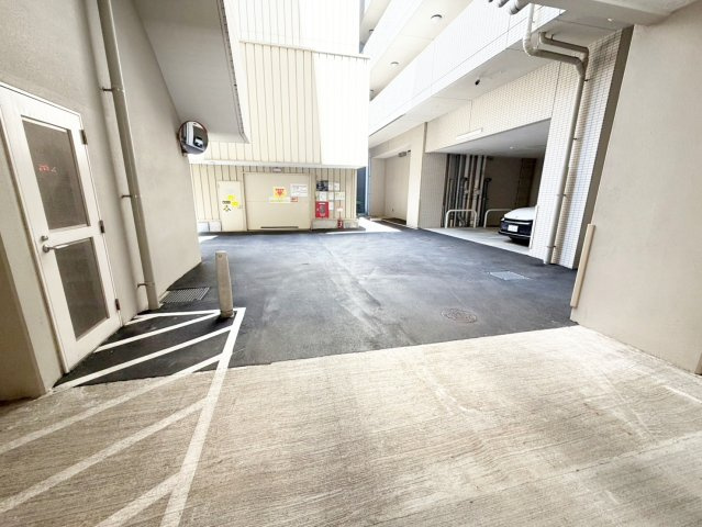 アパートメンツ江坂の駐車場