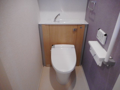 【トイレ】 | オート・プラージュ | 落ち着いた色調のトイレです