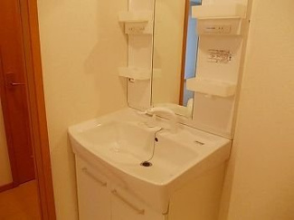 【洗面所】 | ヒロ　コテージ | コンパクトで使いやすい洗面所