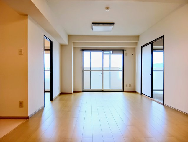 サンミエール千歳　静岡市清水区千歳の居間・リビング|明るく開放感のあるLDK