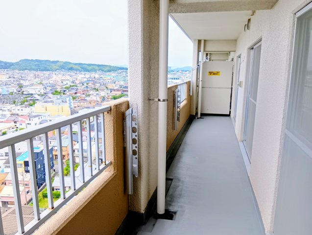 サンミエール千歳　静岡市清水区千歳のバルコニー|広々としたバルコニーで、花火大会もゆったり満喫できます。