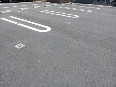 【駐車場】 | エスペランサ中仁野Ⅷ | 駐車場に車を止められます