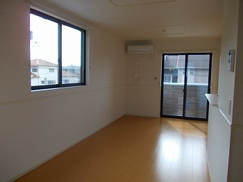 【居間・リビング】 | サニー　ハピネスⅡ | ゆったりとした居間です