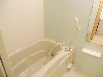 【浴室】 | プルメリア　Ⅱ | コンパクトで使いやすいお風呂です