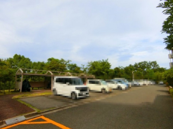 ロジェ長野の駐車場