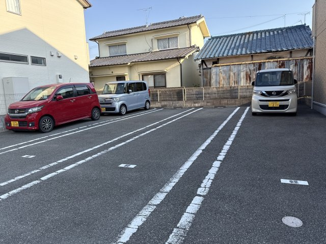 パインガーデンの駐車場