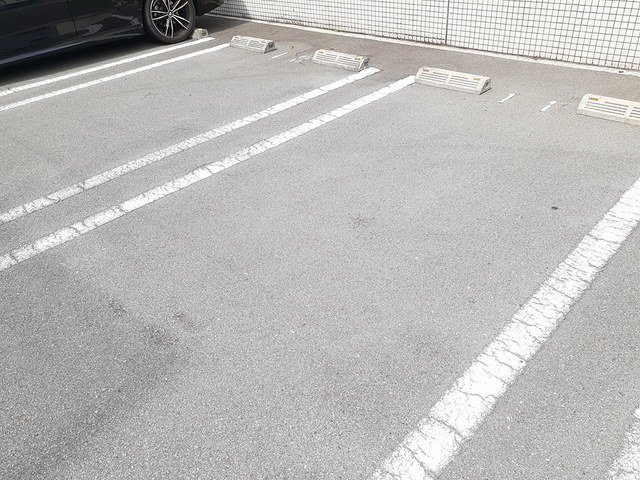 ポーシェガーデン２の駐車場