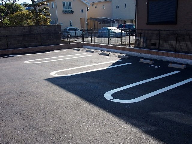 ジュネス　Ⅱの駐車場
