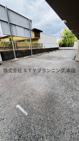 仲介手数料0円！スタスィオン滝の水の駐車場
