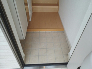 収納もある玄関です