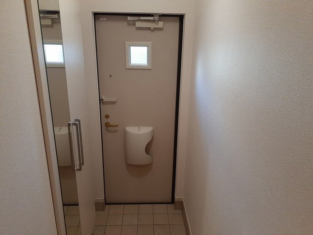 毎日通る玄関はこちらです