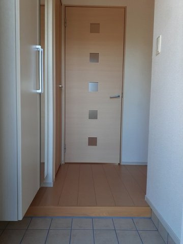 落ち着いた玄関です