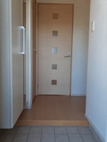 落ち着いた玄関です