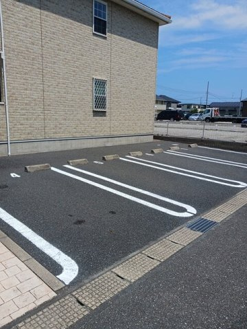駐車場があるので、車を買う予定の方も安心です