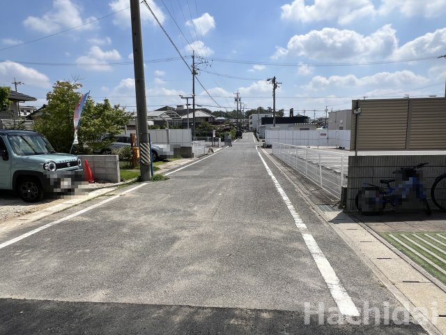 高浜市湯山町第5　新築戸建＜1号棟＞の前面道路含む現地写真