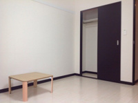 備品は部屋毎に異なります。１Ｆのみフローリング