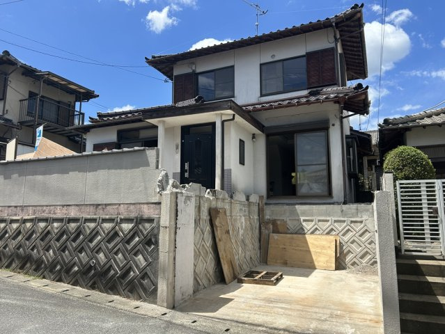 早良区早良六丁目戸建の前面道路含む現地写真|南側前面道路に面し日当たり良好です。
