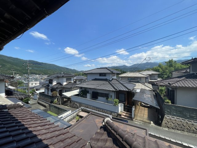 早良区早良六丁目戸建の展望|2階のお部屋から緑あふれる山並みを望めます。