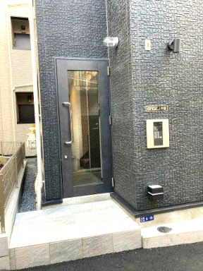 北区上中里３丁目の賃貸マンションのエントランス