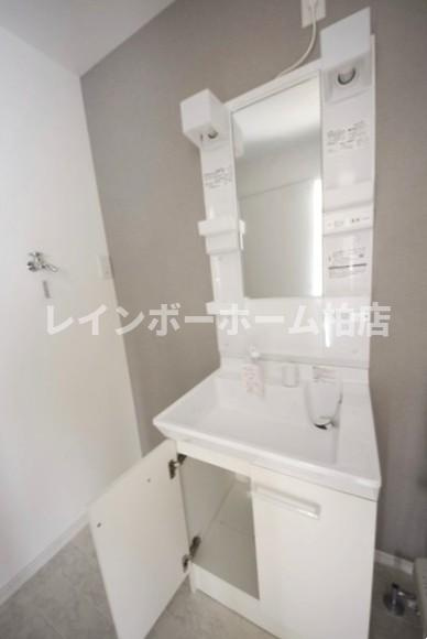 レガリアコート柏の葉の洗面所|シャワー付き洗面台です