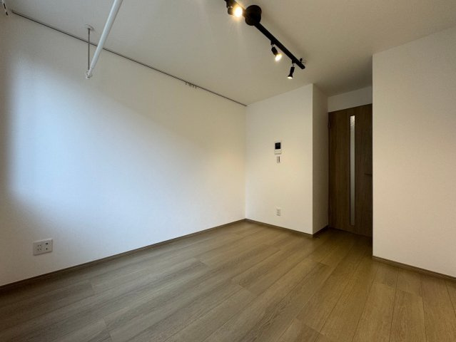 川崎市多摩区長尾５丁目のアパートの居間・リビング