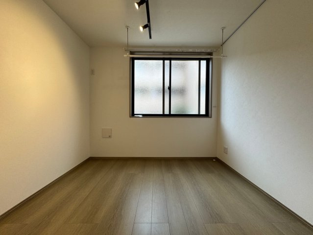 川崎市多摩区長尾５丁目のアパートの居間・リビング