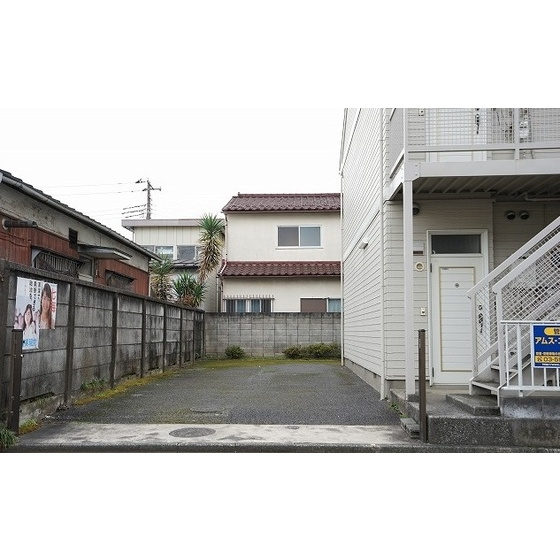 駐車場・エントランス