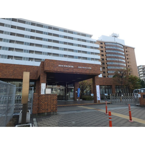 図書館「西東京市柳沢図書館まで1013ｍ」柳沢図書館