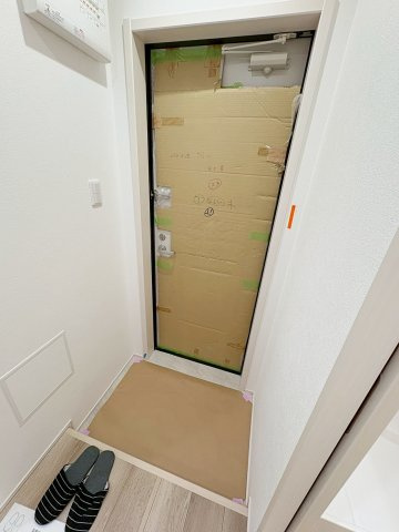 フジパレス宝塚小林Ⅲ番館の玄関|明るい玄関です
