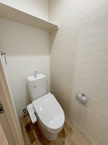 フジパレス宝塚小林Ⅲ番館のトイレ|落ち着いた色調のトイレです