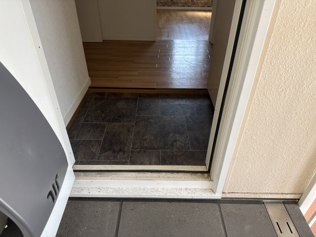 ハピネスハイツの玄関