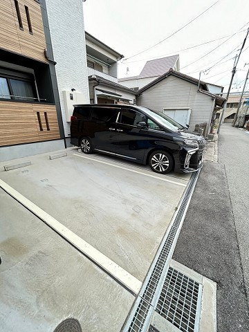 CROUD東桜木町の駐車場