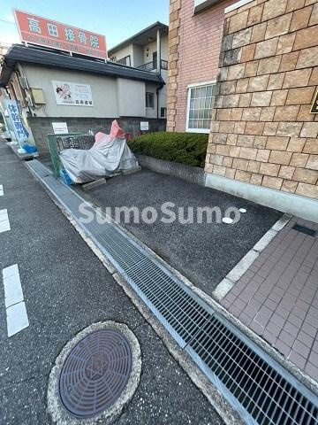 レオパレス白糸の駐車場