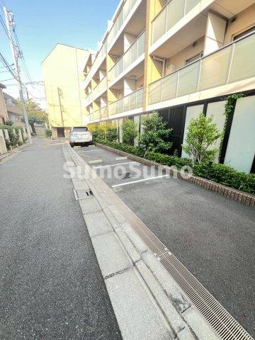 ザ・パークハビオ三軒茶屋テラスの駐車場