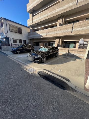 プランドールの駐車場