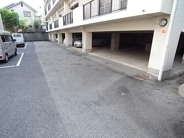第二松原ビルの駐車場