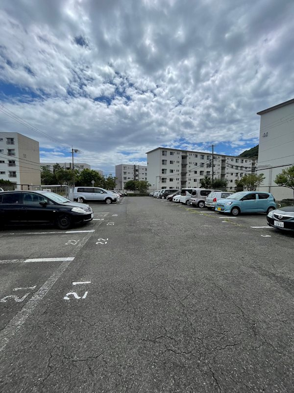 高倉台10団地44号棟の駐車場