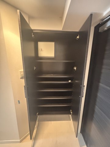 S-RESIDENCE神戸磯上通の玄関