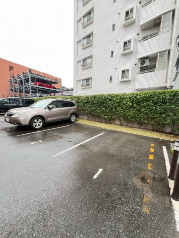 カルシア姪浜ノヴァリアの駐車場