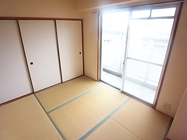 ハーバー壱番館の和室