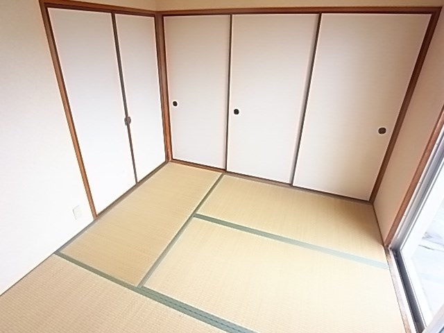 ハーバー壱番館の和室