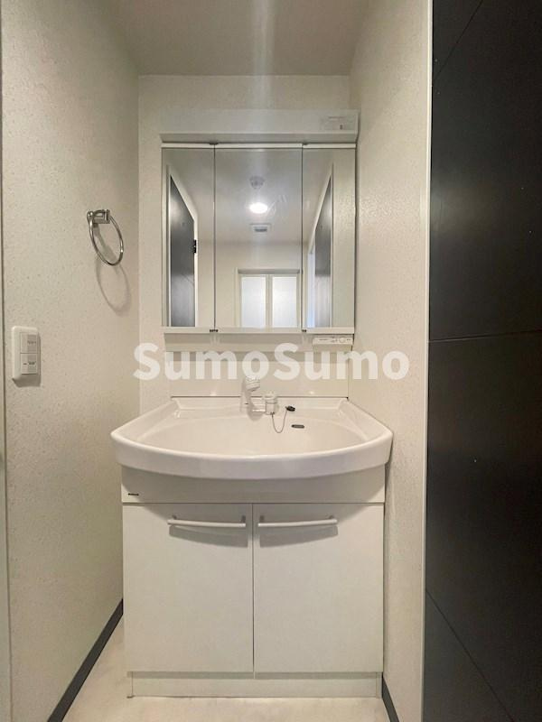 アドバンス神戸湊町の洗面所
