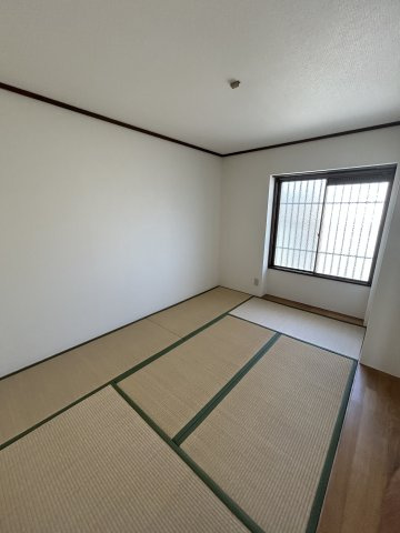 ルネシャインの寝室|開放的な寝室です