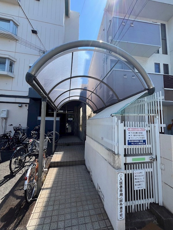 コスモフラット東園田のエントランス